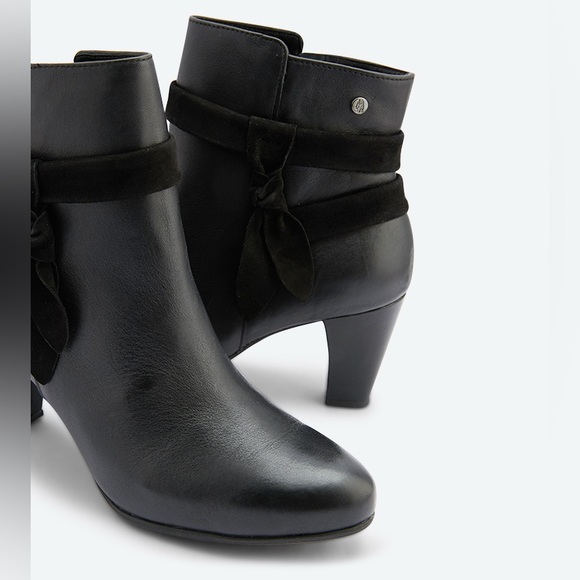 Hush Puppies | Meaghan Bow Almond Toe Boots - Picture 4 of 10